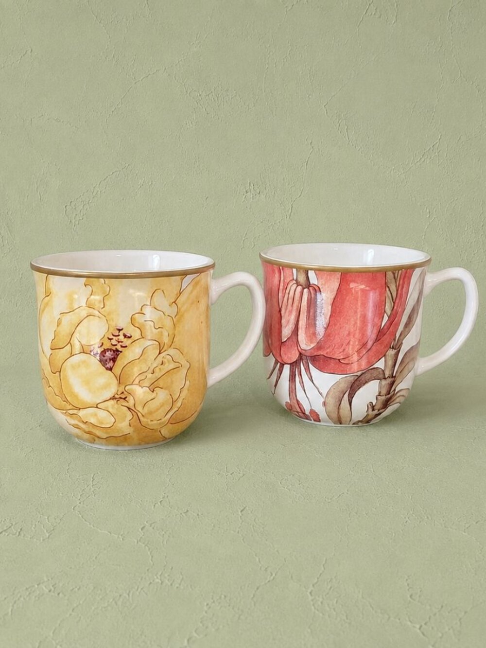 Two Williams Sonoma “Jardin Des Fleurs” Coffee Cups